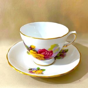 Vintage Royal Kent Floral Tea Cup & Sauce Set. Made in England E1217